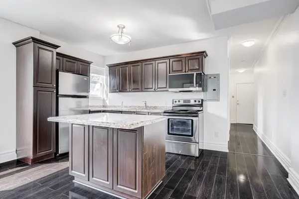 2 Craighurst AVE #4, Toronto C04, ON M4R 1J8