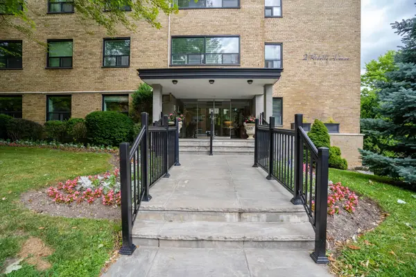 2 Ridelle AVE #502, Toronto C04, ON M6B 1H4