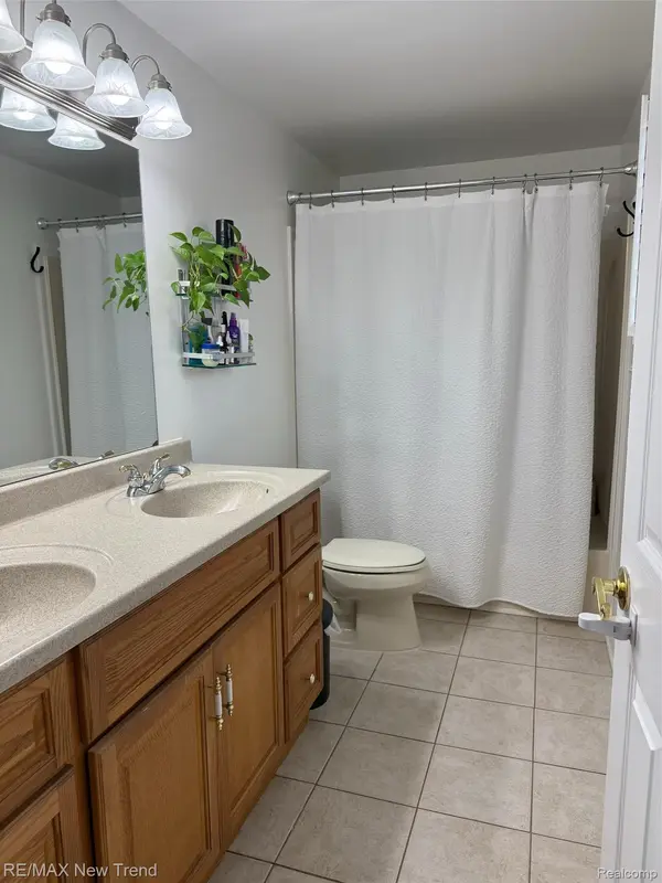 8821 Tavistock DR, Plymouth Charter Township, MI 48170