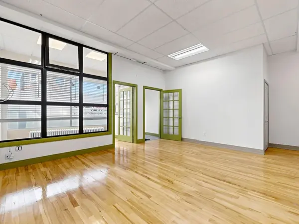 701 The queensway AVE, Toronto W07, ON M8Y 1L2