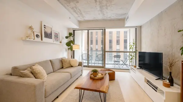39 Brant ST #421, Toronto C01, ON M5V 0M8