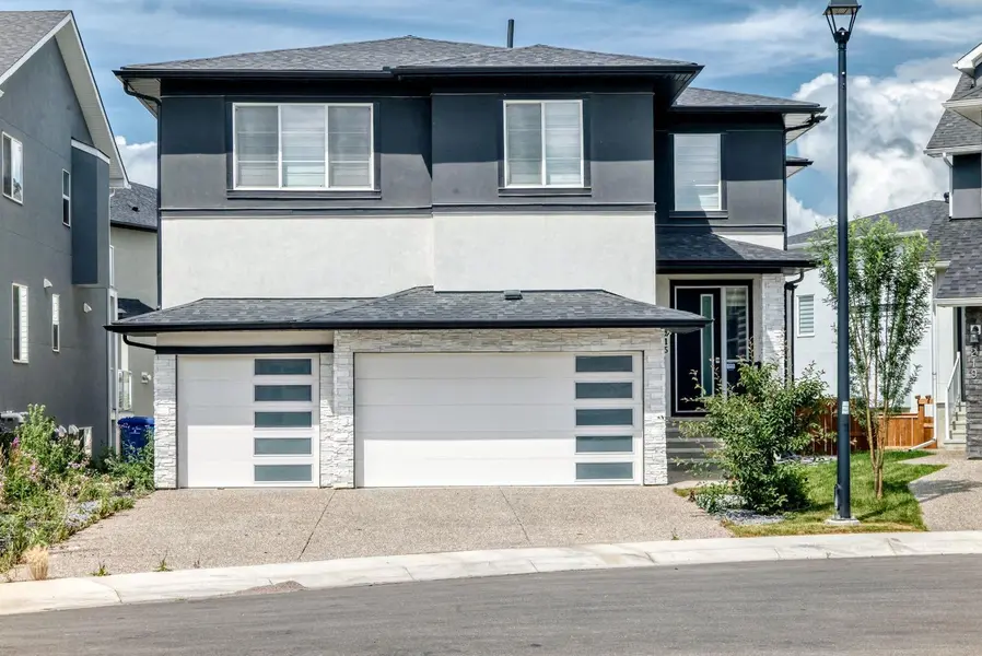 215 Kinniburgh Place, Chestermere, AB T1X 1Y2