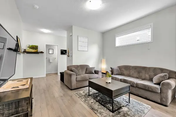 40 Legacy Glen ST SE, Calgary, AB T2X 3E2