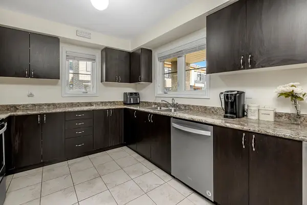 200 Veterans DR #10, Brampton, ON L7A 4S6