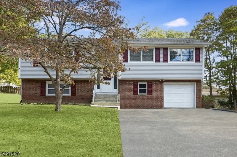145 Schwarz Blvd, Jefferson Twp., NJ 07849