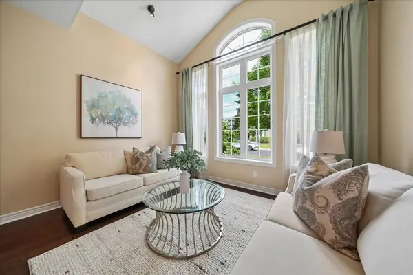 2350 Valleyridge DR, Oakville, ON L6M 5C1