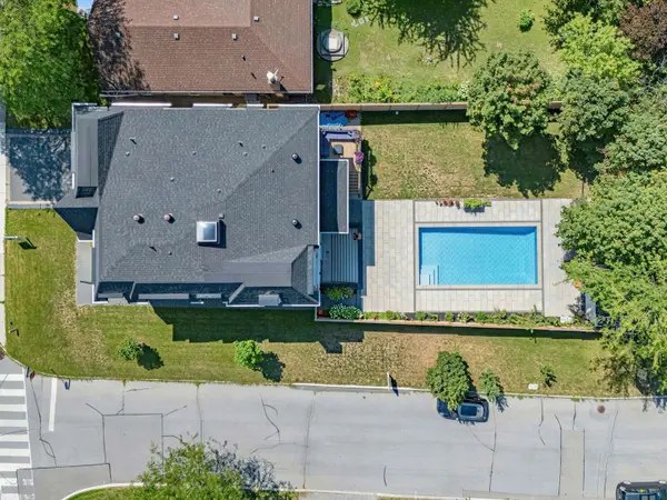 35 Lloydminster CRES, Toronto C14, ON M2M 2R9