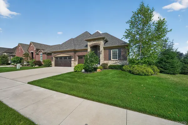 7360 Venturi DR, Washington Township, MI 48094