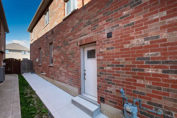 8 Tustin RD #Basement, Brampton, ON L6P 3K9
