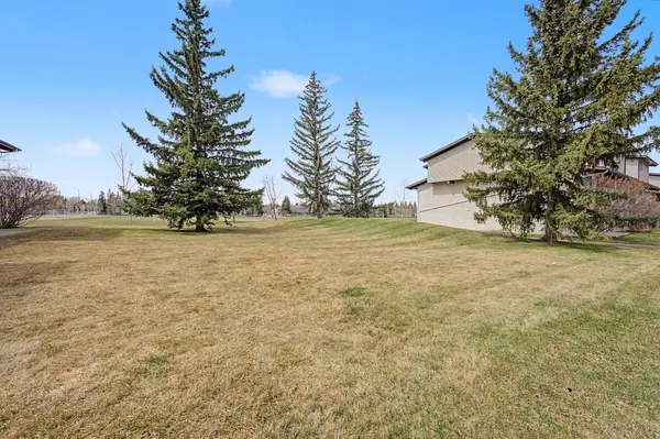 200 Brookpark DR SW #814, Calgary, AB T2W 3E5
