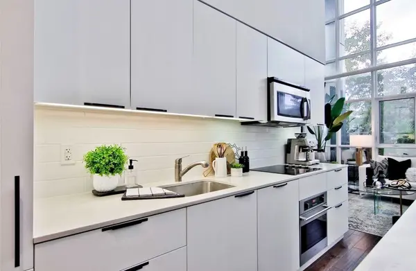 5 Hanna AVE #108, Toronto C01, ON M6K 0B3