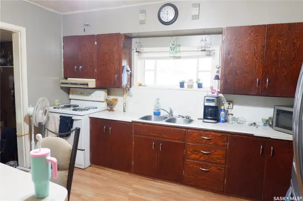 221 7th AVENUE W, Assiniboia, SK S0H 0B0