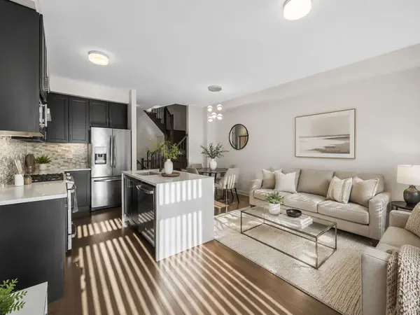 2521 Castlegate XING, Pickering, ON L1X 0H7