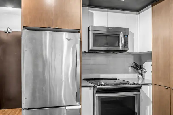 9 Valhalla Inn RD #1409, Toronto W08, ON M9B 0B2