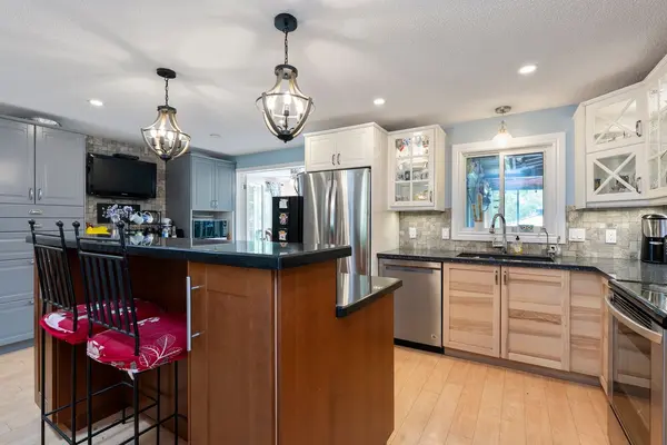 11 Tamarack CT, New Tecumseth, ON L0G 1W0