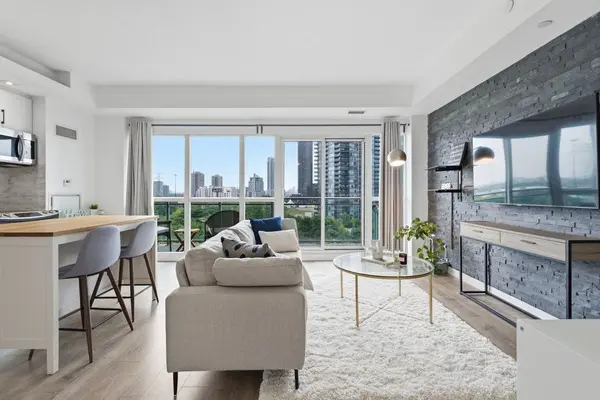 165 Legion RD N #825, Toronto W06, ON M8Y 0B3