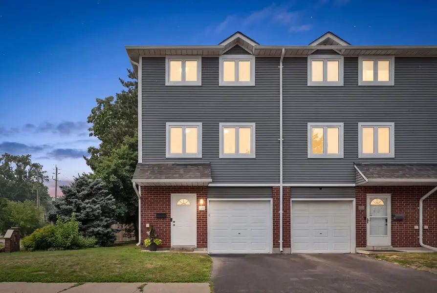 38 Harris AVE #A, Brantford, ON N3R 2E9