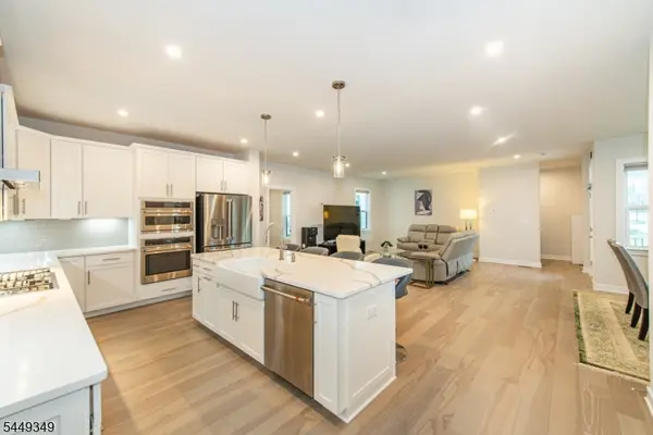 24 Willow Ln, Parsippany-troy Hills Twp., NJ 07054