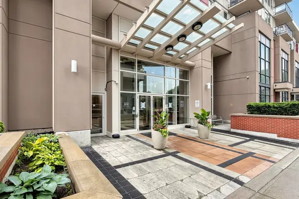 25 Town Centre CT #2105, Toronto E09, ON M1P 0B4
