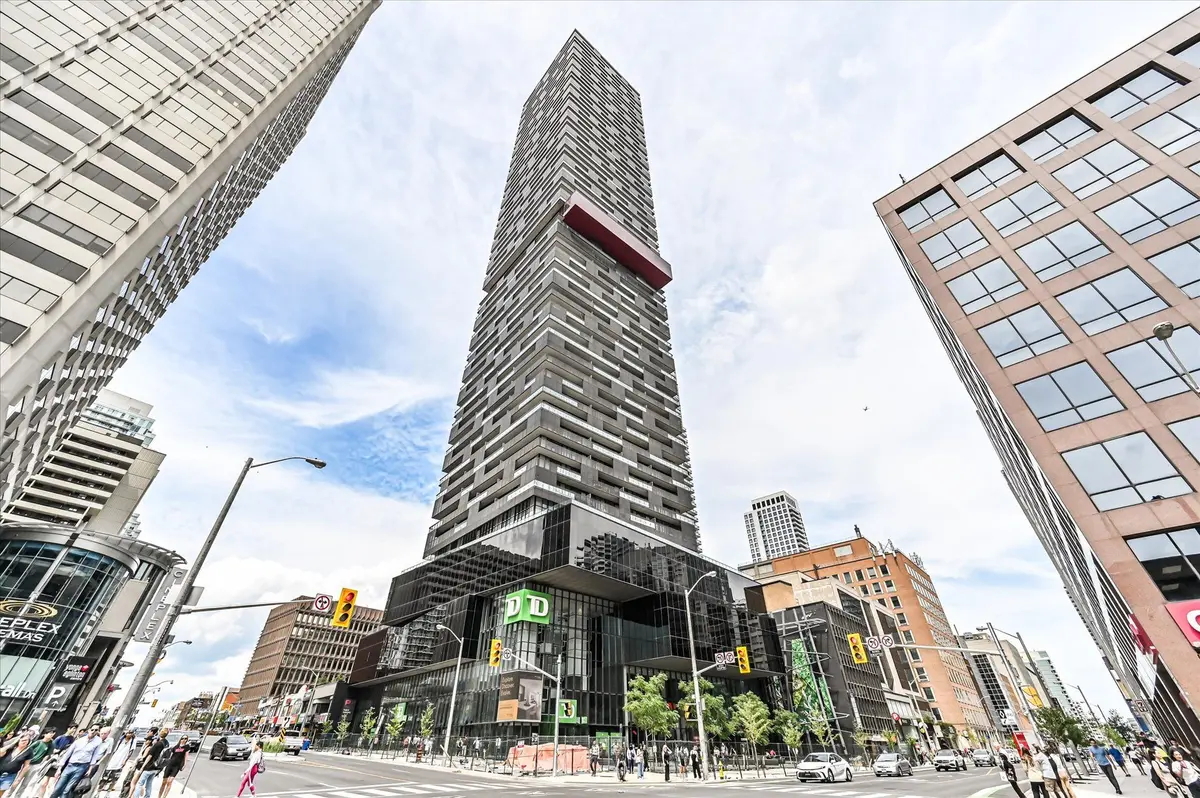 8 Eglinton AVE E #Ph 5801, Toronto C10, ON M4P 0C1