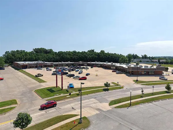 3281 Armar Dr #A, Marion, IA 52302