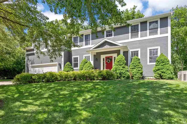 3164 Country Ct, Iowa City, IA 52240