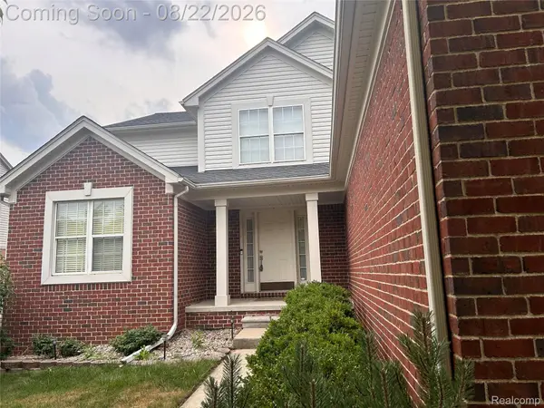 2738 Long Meadow LN, Rochester Hills, MI 48307