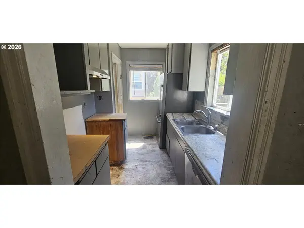 10238 N JAMES ST, Portland, OR 97203