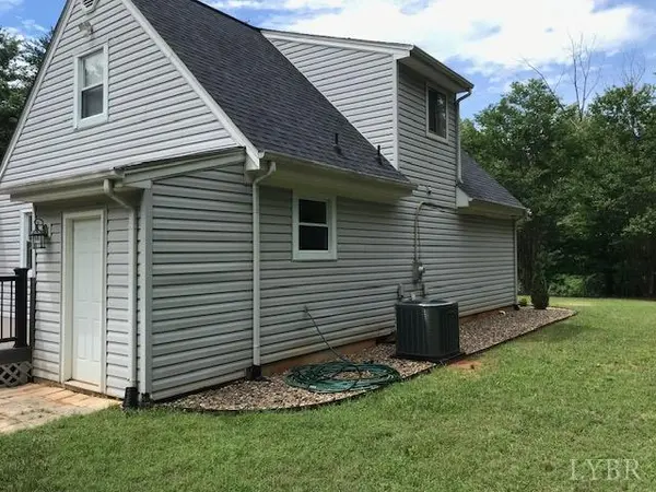 97 Settlers Row, Lynchburg, VA 24504