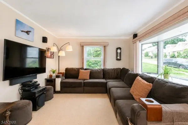 9 Clairmont Rd, Clifton City, NJ 07012
