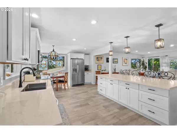 8265 SW CANYON LN, Portland, OR 97225