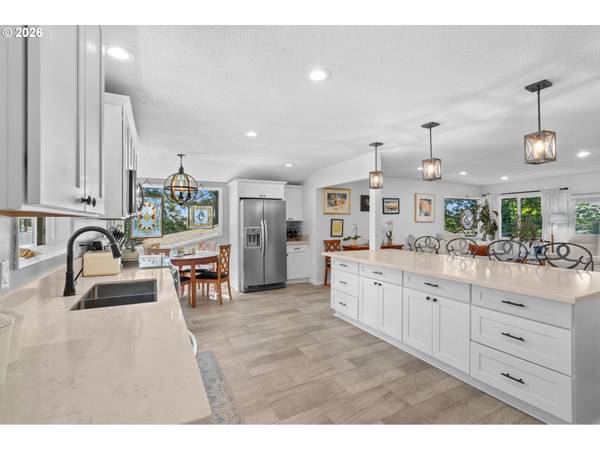 8265 SW CANYON LN, Portland, OR 97225