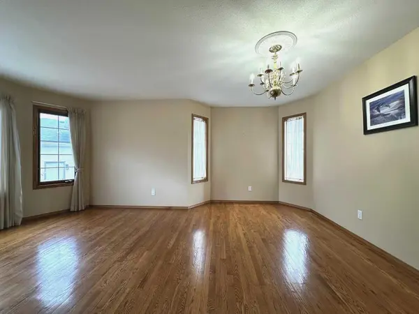 59 Edgebrook CIR NW, Calgary, AB T3A 5A4