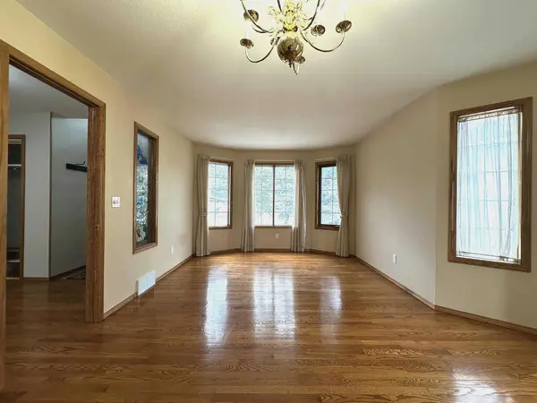 59 Edgebrook CIR NW, Calgary, AB T3A 5A4