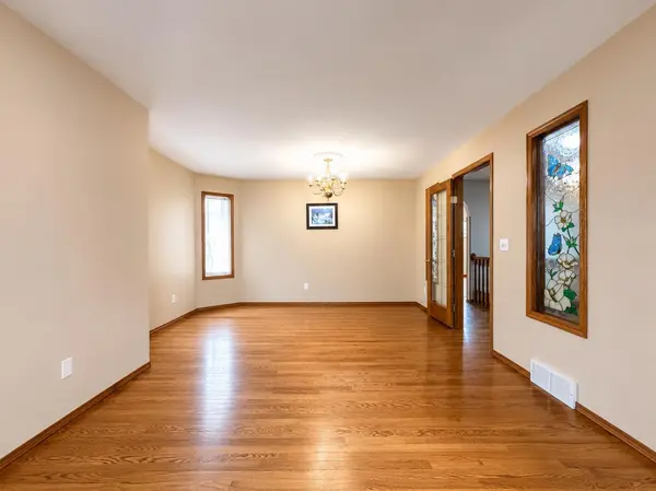 59 Edgebrook CIR NW, Calgary, AB T3A 5A4