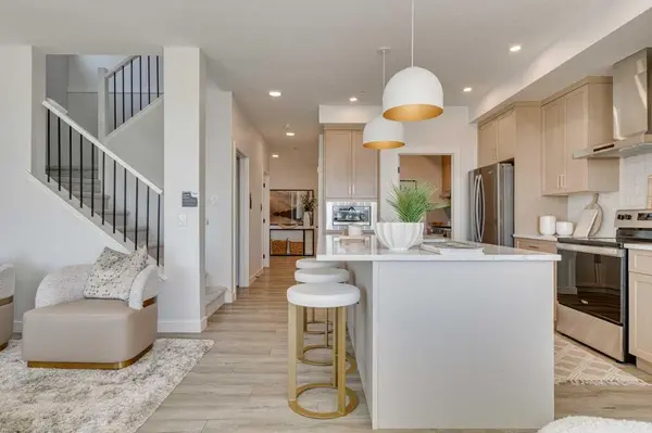 18 Ware ST, Okotoks, AB T1S4A7