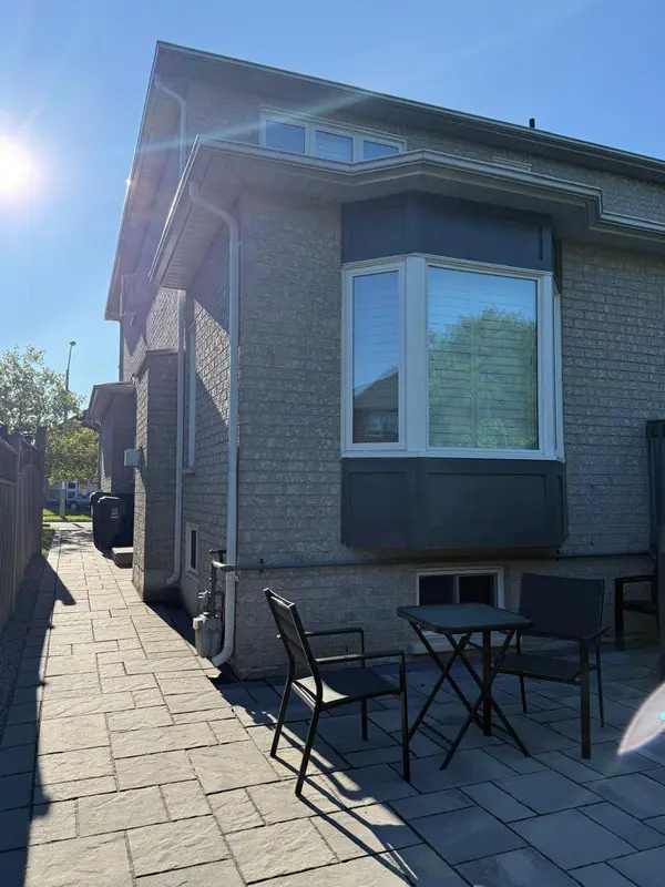 42 Stonebridge BLVD, Toronto E05, ON M1W 4A7