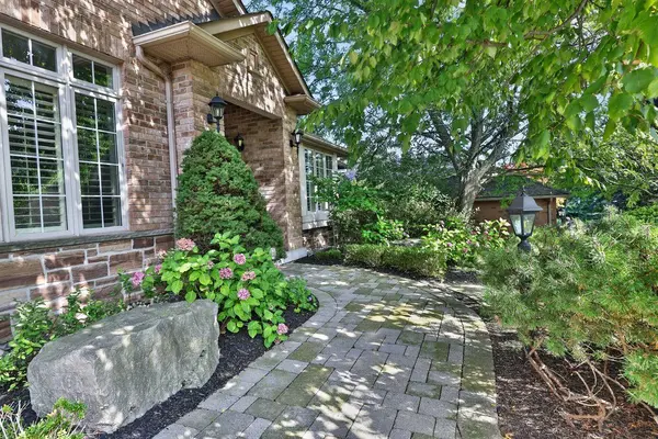 1092 CROFTON WAY, Burlington, ON L7P 4W8