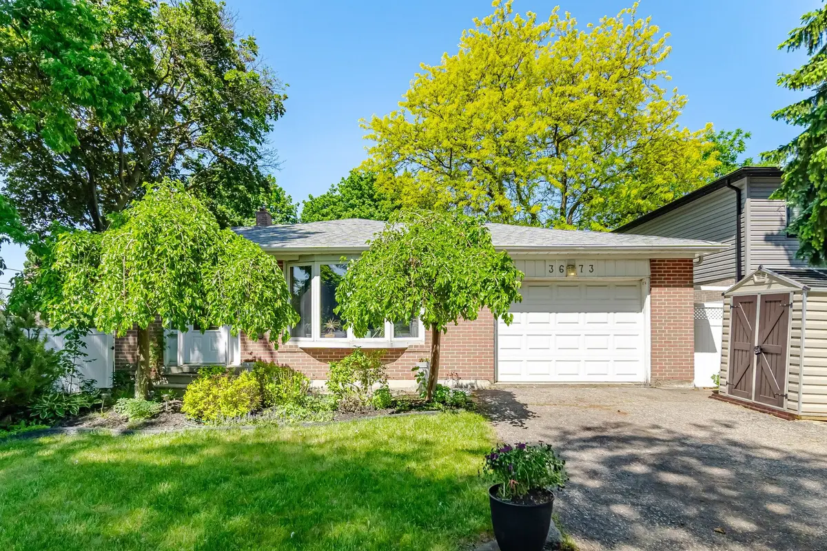3673 Fieldgate DR, Mississauga, ON L4X 2J8