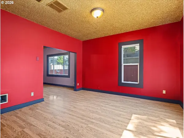 1108 W 14TH ST, Vancouver, WA 98660