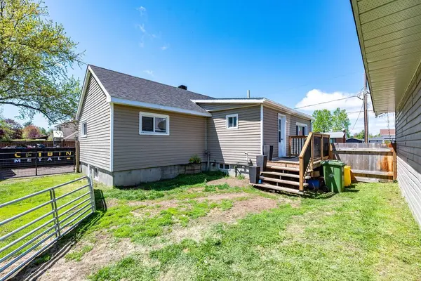 20 Hilda ST, Petawawa, ON K8H 1T6