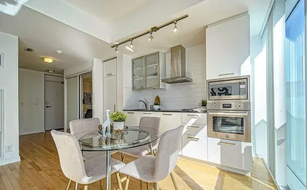 14 York ST #3612, Toronto C01, ON M5J 2Z2