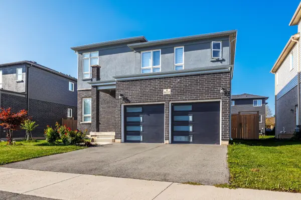 8037 Brookside DR, Niagara Falls, ON L2H 3T9