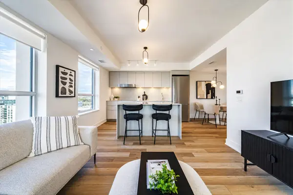 8 Cedarland DR #1605, Markham, ON L6G 0H4