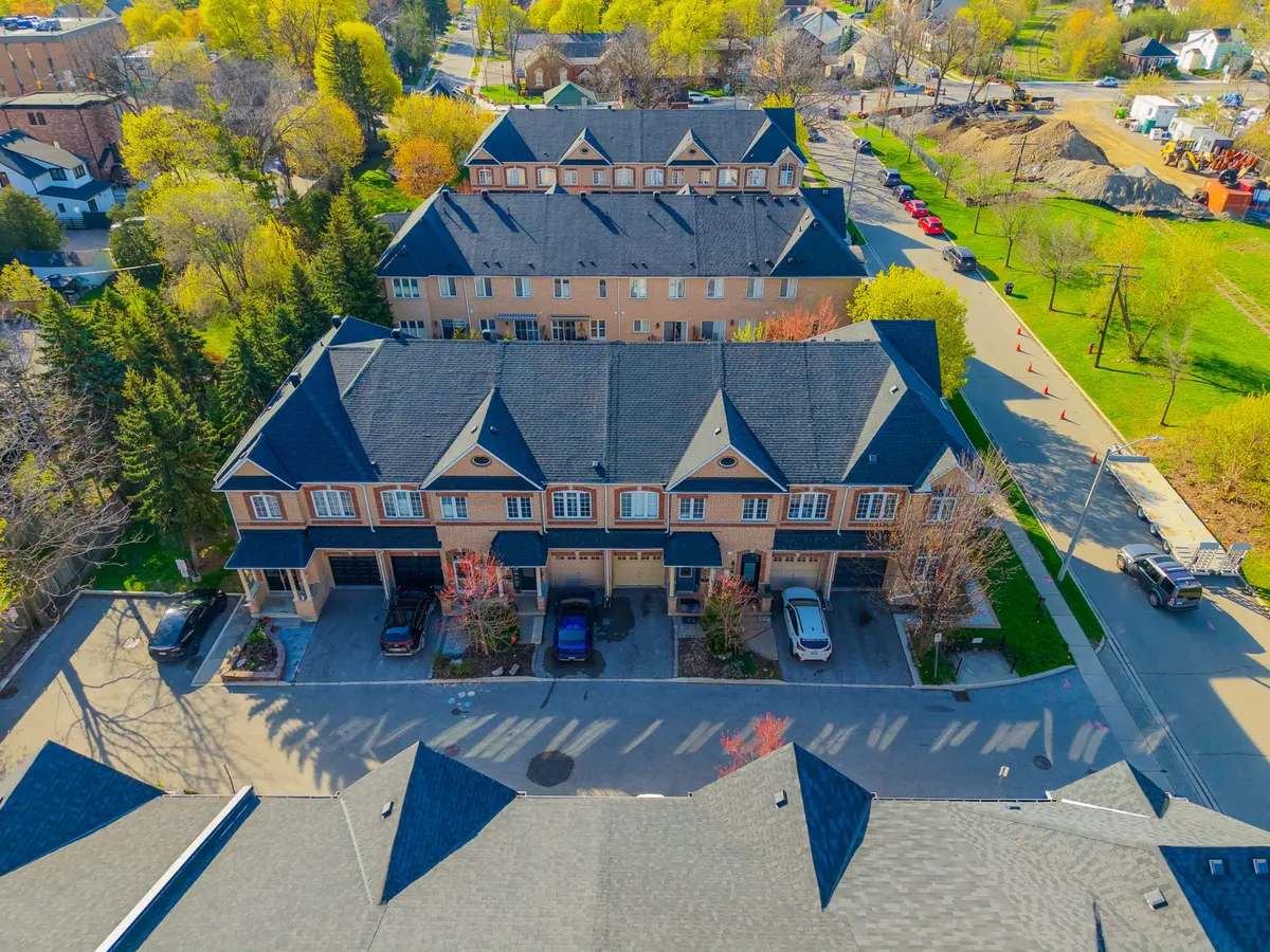 6 Purple Finch CT, Brampton, ON L6X 5A3