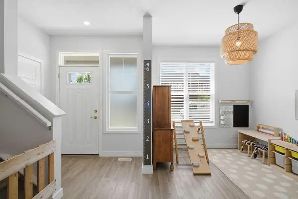 406 Masters RD SE, Calgary, AB T3M 2T4