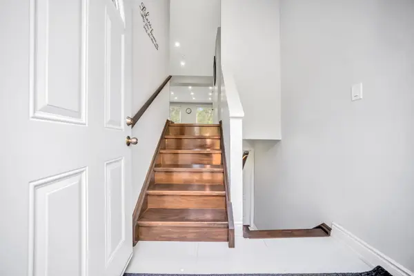 25 Carleton PL, Brampton, ON L6T 3Z4