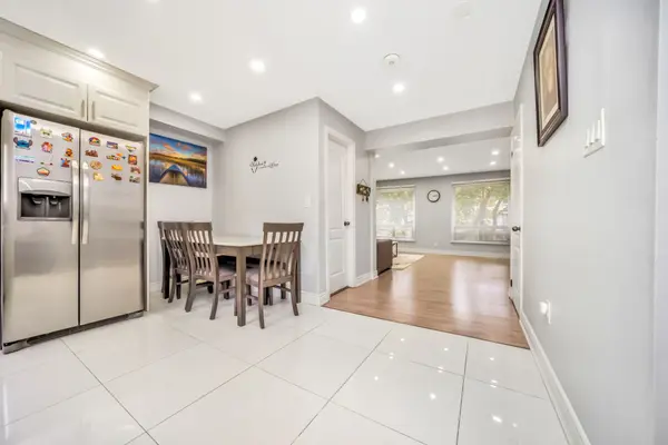 25 Carleton PL, Brampton, ON L6T 3Z4