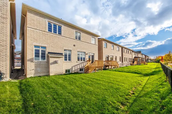 37 North Park BLVD, Oakville, ON L6M 0W8