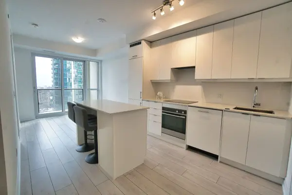 30 Elm DR #1607, Mississauga, ON L5B 0N6